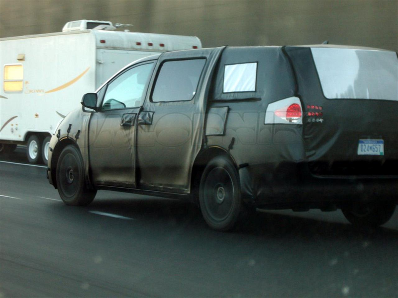 Illustration for article titled 2011 Toyota Sienna: First Egg-Shaped Look